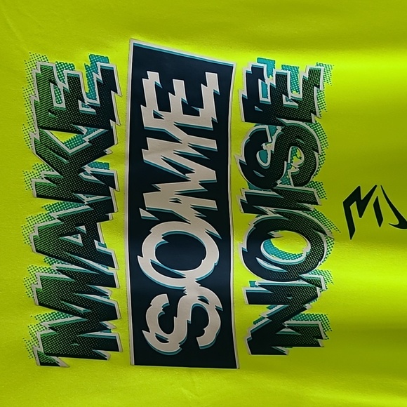NIKE BRAND BOYS YELLOW SIGNATURE SHORT SLEEVE SHIRT SIZE XL "MAKE SOME NOISE" - Picture 3 of 11